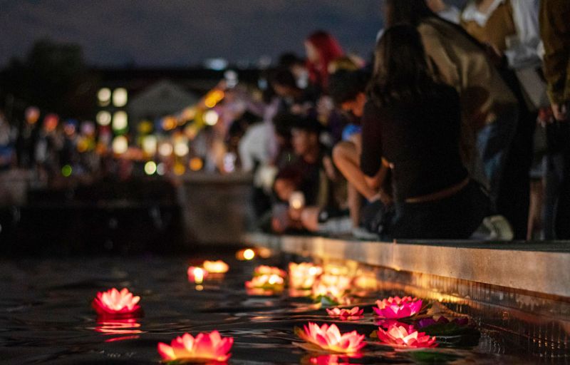 Release floating lanterns on the Hoai River