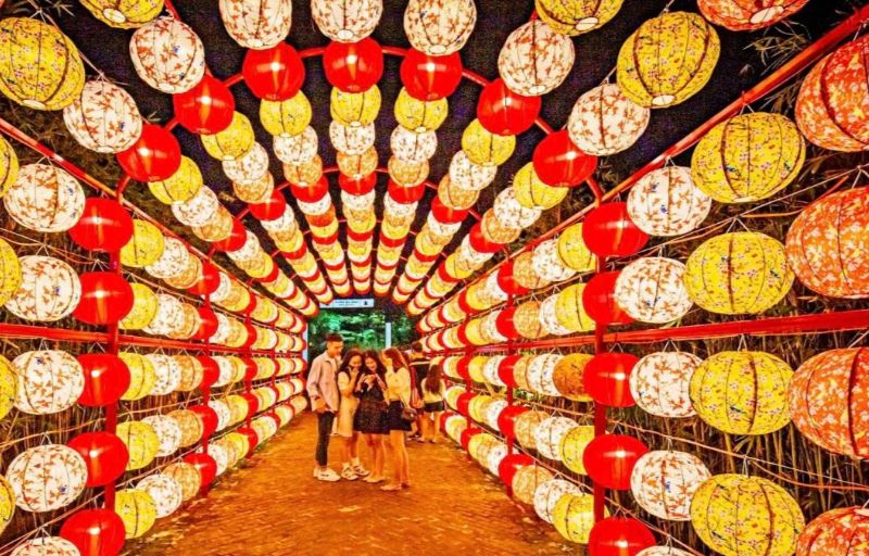 When does the Hoi An Lantern Festival take place