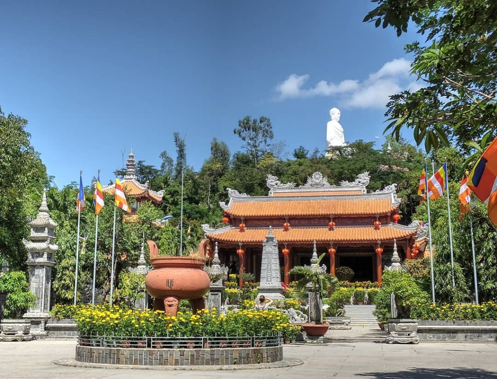 Cultural etiquette when visiting temples in Mui Ne