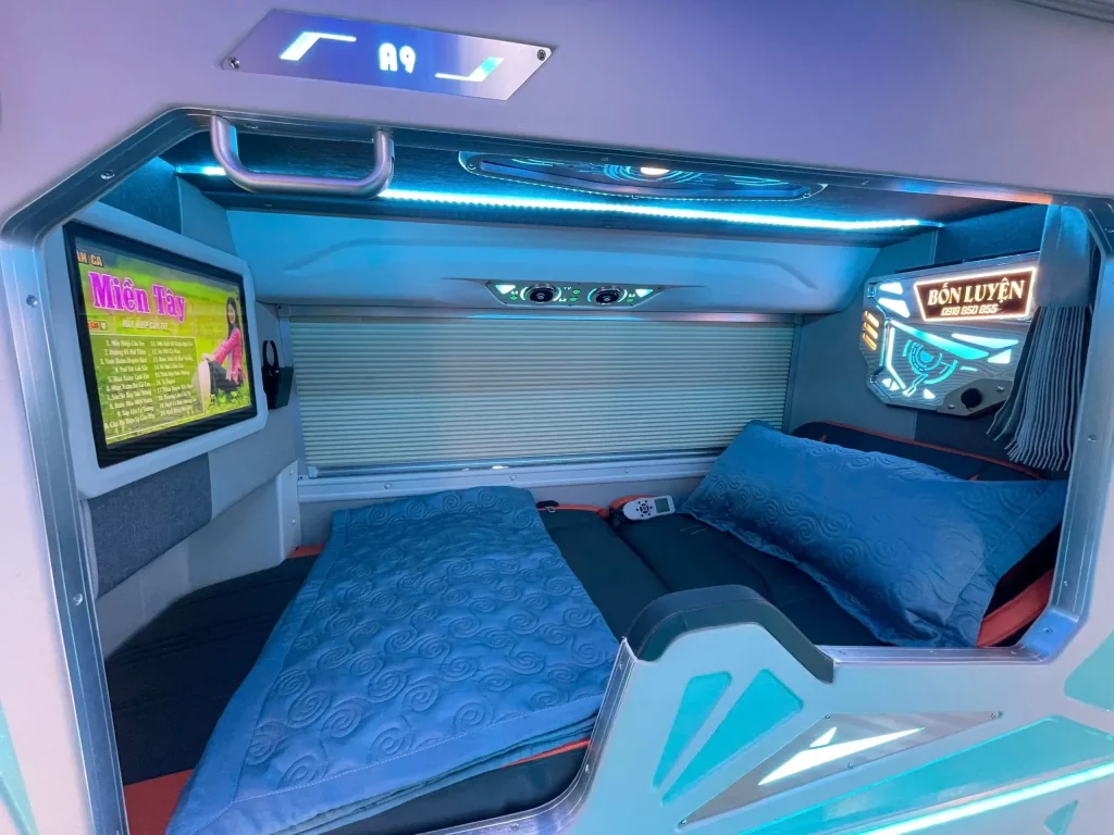 Bốn Luyện express offer modern sleeper buses and even luxury VIP cabins