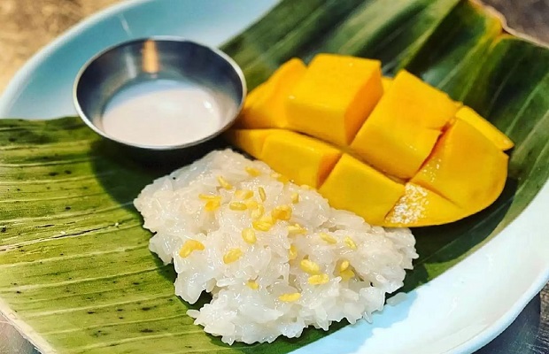 Mango sticky rice is an indispensable dessert in traditional Thai celebrations