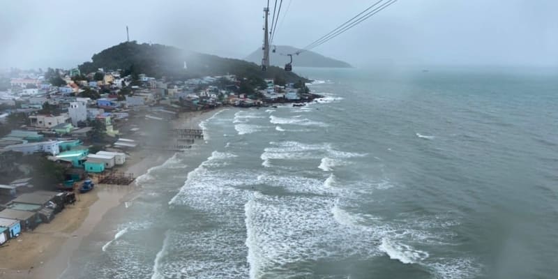 During the monsoon season (typically August to October), ferries can be canceled on short notice due to rough seas
