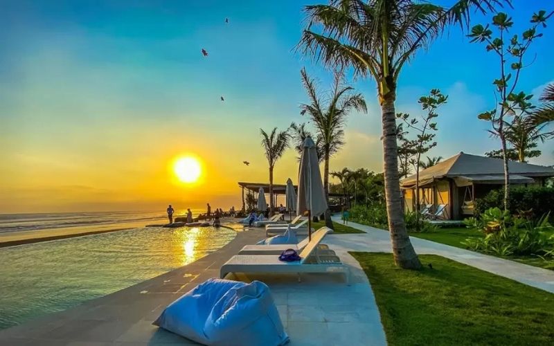 Choose Bali if you want beaches, resorts and relaxation