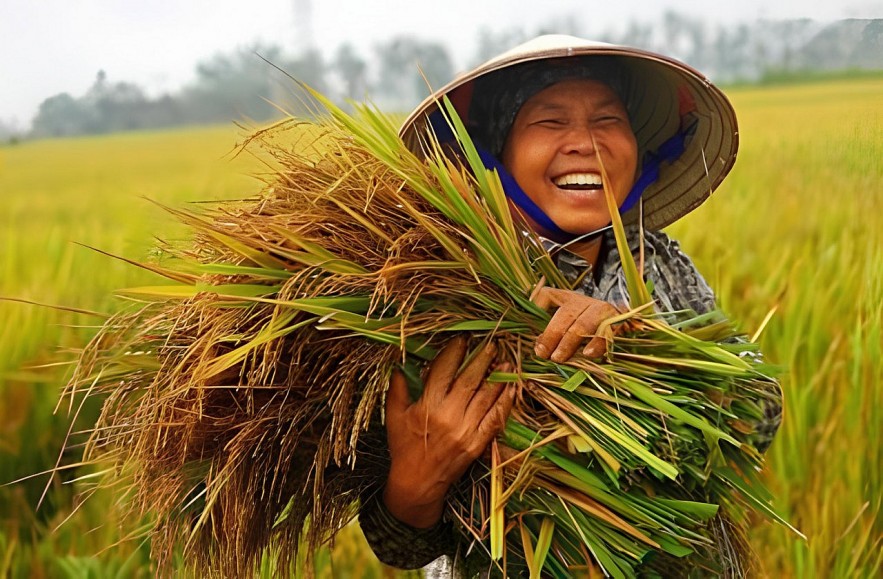 A smile, a gesture toward your camera, and a nod of permission take five seconds and change the entire dynamic
