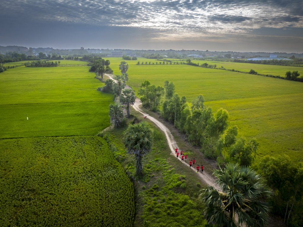 With the event's cross-country format featuring rural paths, rice field borders, and rolling canal bridges, watch your footing