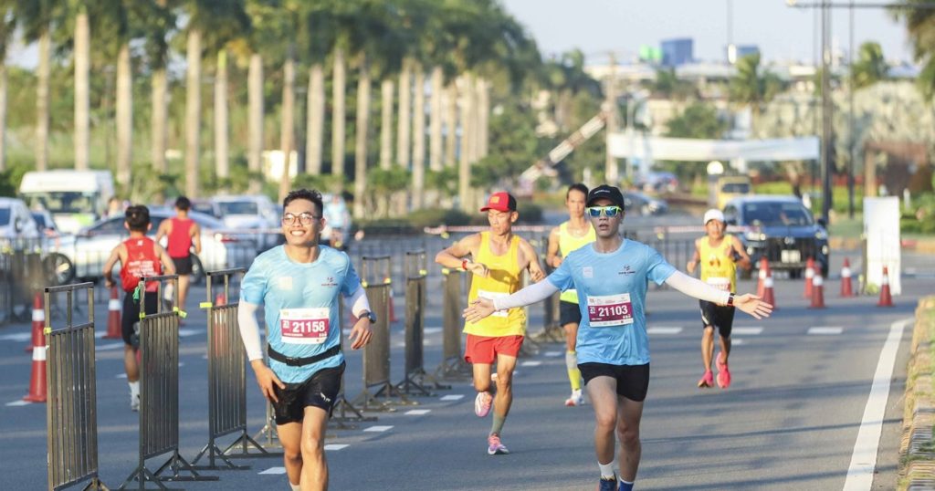 Be sure to monitor official announcements regarding the Race Expo and packet pickup schedule