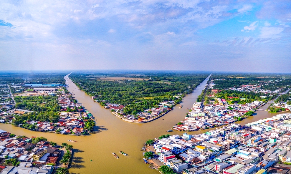 A destination might look "close" as the crow flies on a map of Mekong Delta, but in the Delta, you are often limited by the road and bridge network