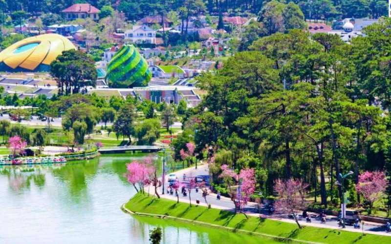 Da Lat Must-See - Xuan Huong Lake & City Center