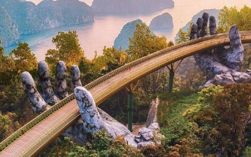 Da Nang Must-See - Golden Bridge & Ba Na Hills