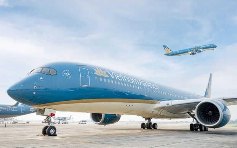 In practice, most travelers choose to fly between Da Nang and Phu Quoc