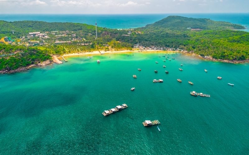 If you plan to combine Da Nang and Phu Quoc in the same trip, careful planning of your itinerary will help reduce travel time