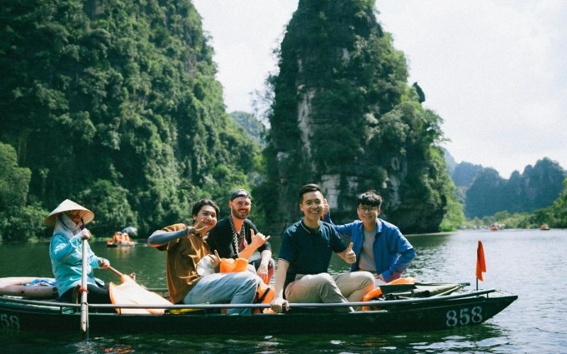 One of the reasons many travelers love Ninh Binh is the ability to visit and experience numerous attractions without spending a lot of time traveling on the road.
