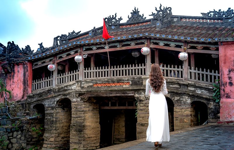 7-day packages include stays, meals, transport, and activities