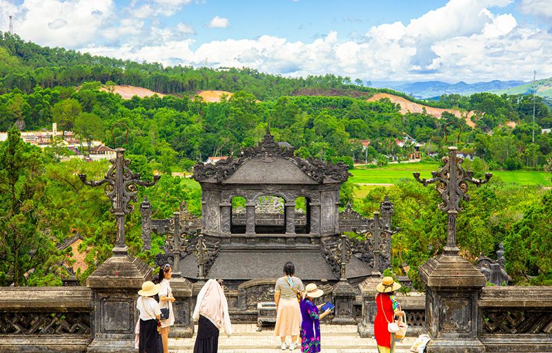 Compare Northern Vietnam 7-day routes featuring heritage, mountains, countryside, and Ha Long Bay