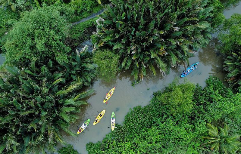 Exploring quiet canals, villages, orchards, and local life beyond the tourist routes