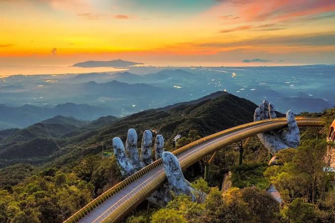 Golden Bridge - Da Nang