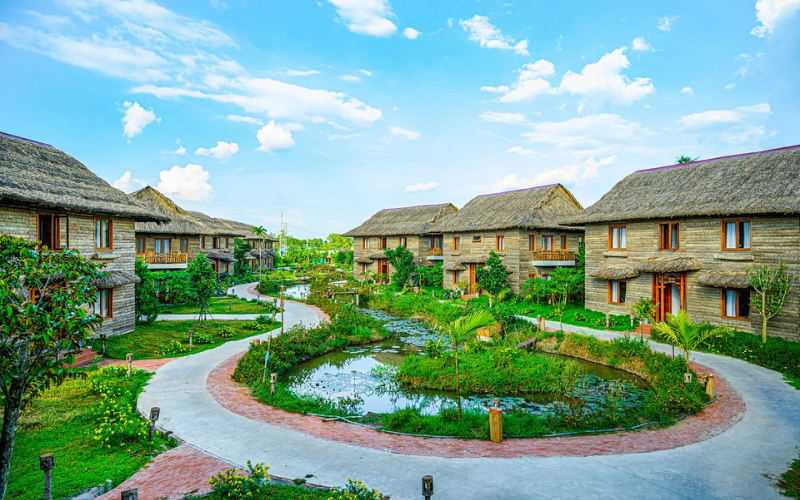 Checking the location, room facilities, and transport options helps you choose the right Mekong Delta homestay.