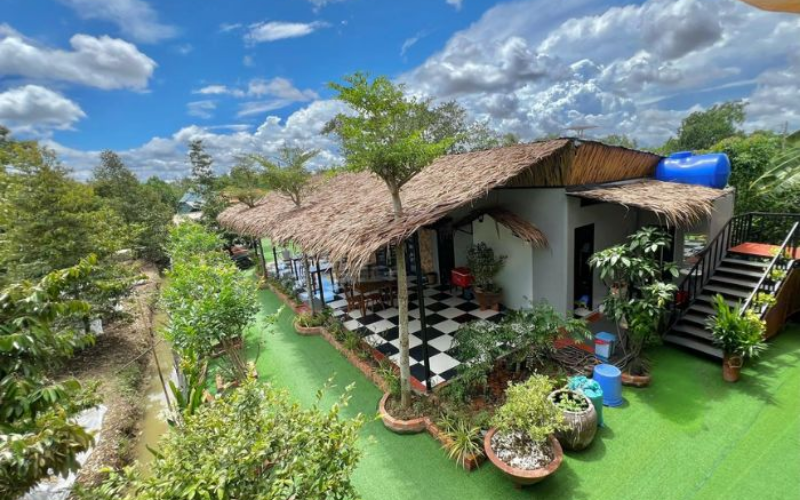 Sharing home-cooked meals and everyday moments with local families is what makes a Mekong Delta homestay different from a hotel stay.