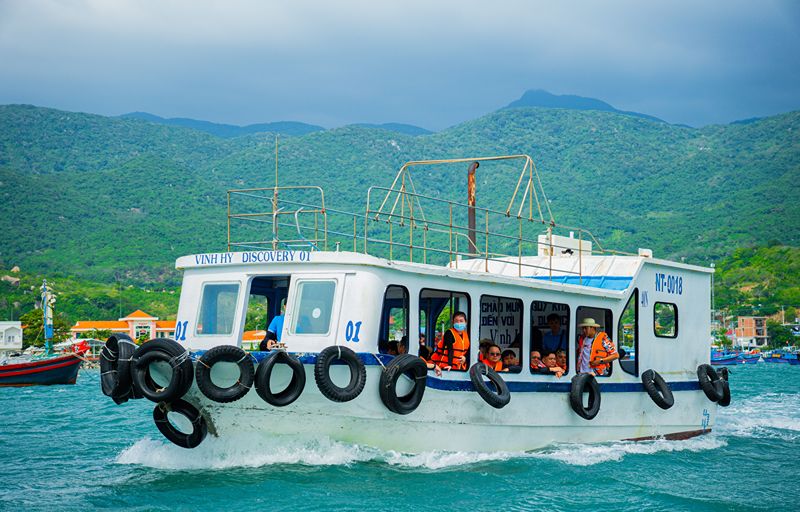 Two 10-day Vietnam tours from $797 include stays, meals, transfers, cruises, and activities