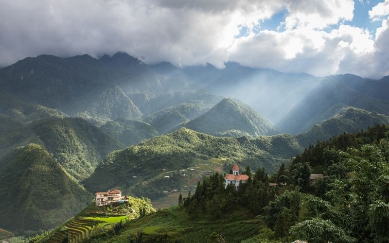 Sapa rice terraces and Ha Giang mountains during the best trekking season